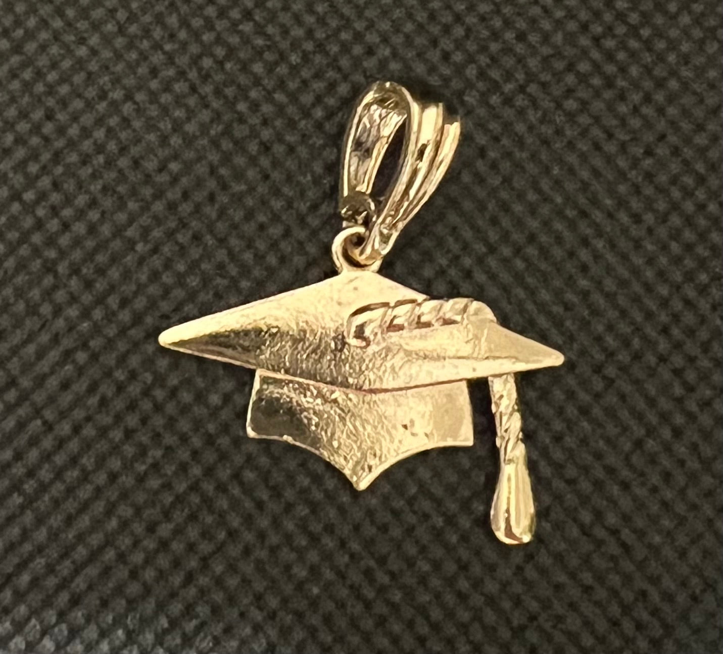 0ro laminado graduation charm