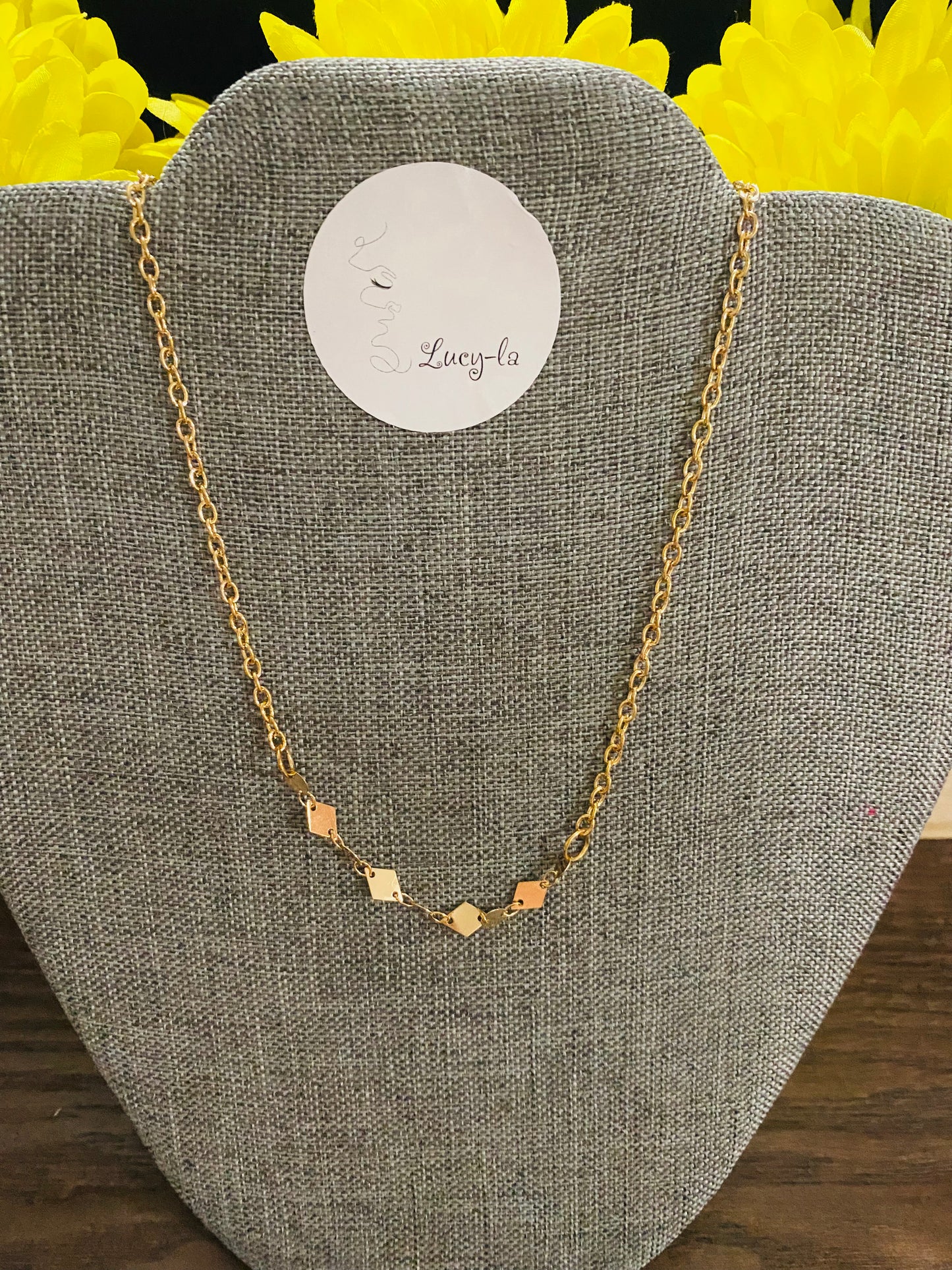 Gold short necklace