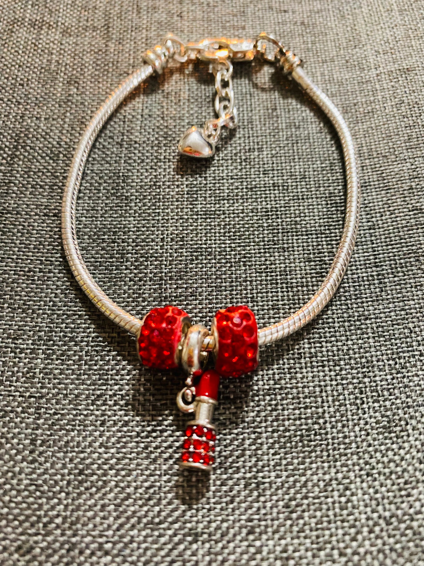 Red lips bracelet
