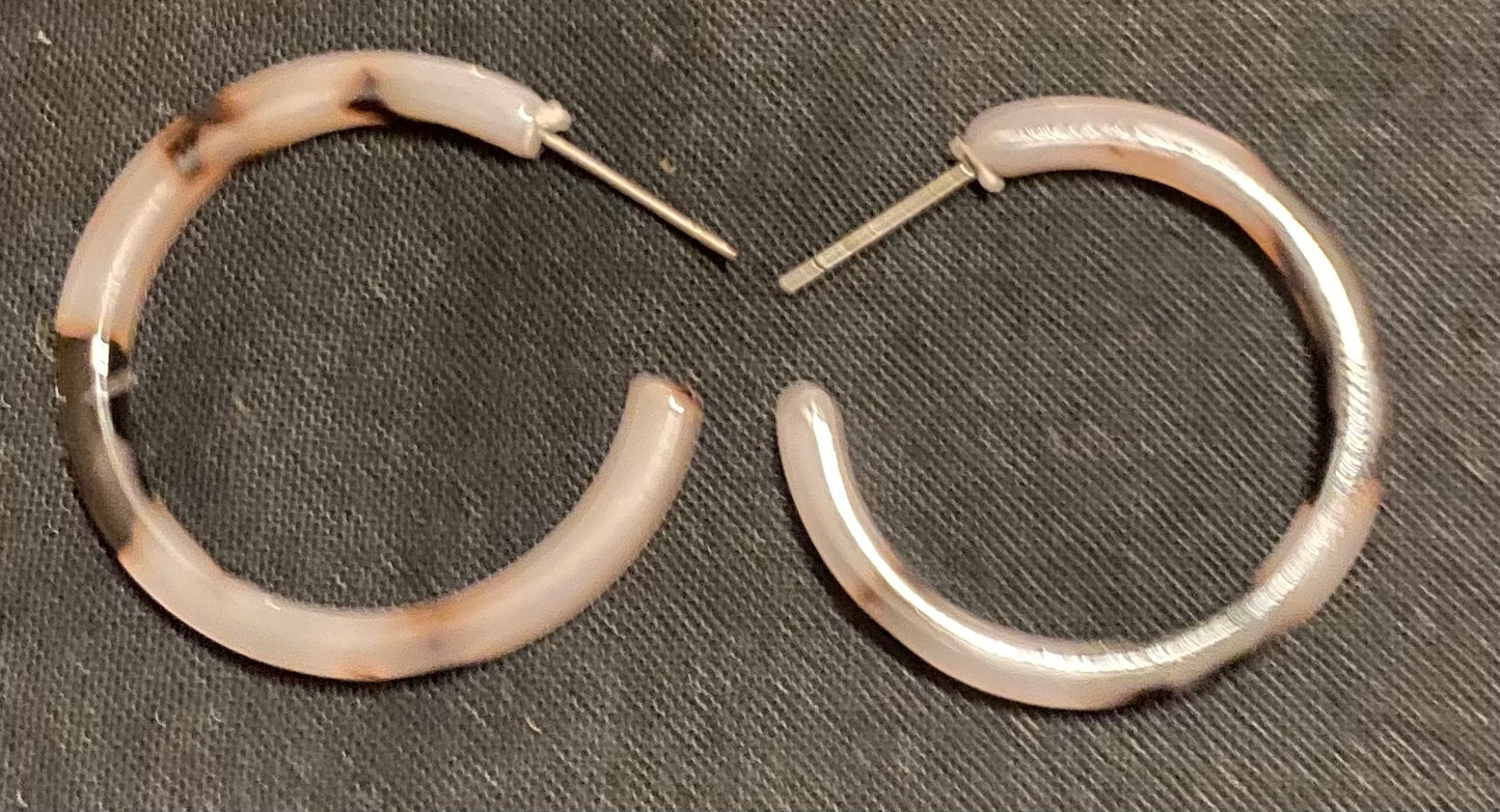 Small marble hoops earrings