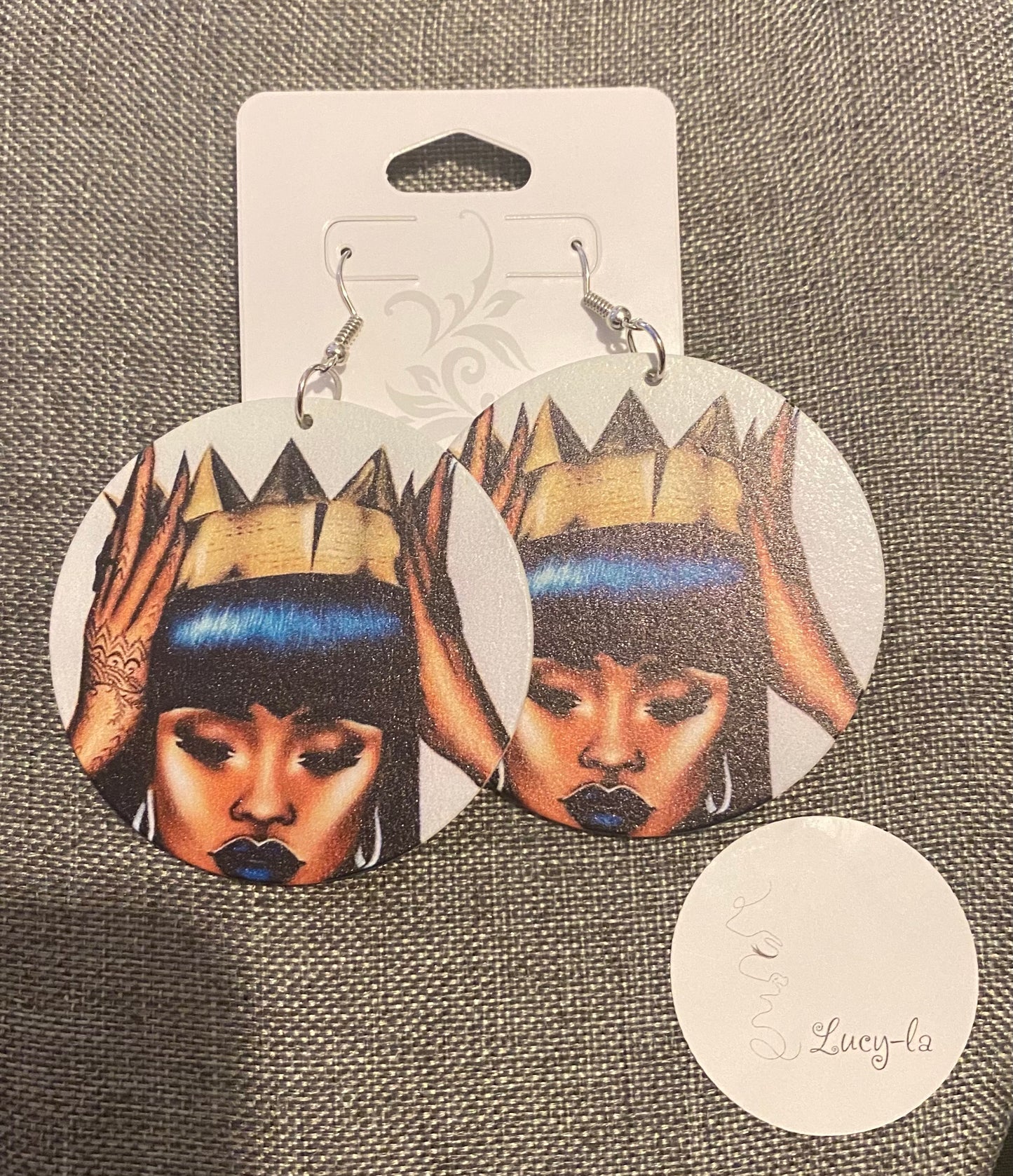 Powerful woman earrings edition
