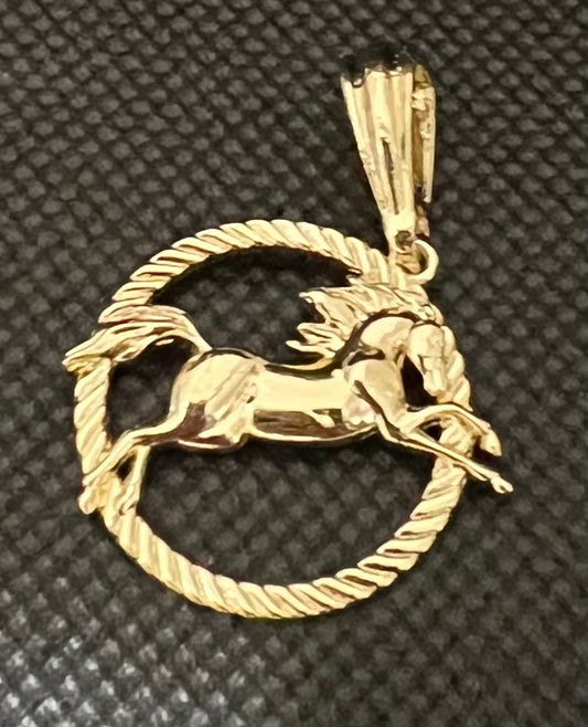 0ro laminado horse charm