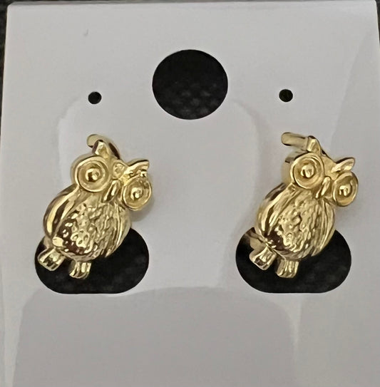 0ro laminado owl earrings
