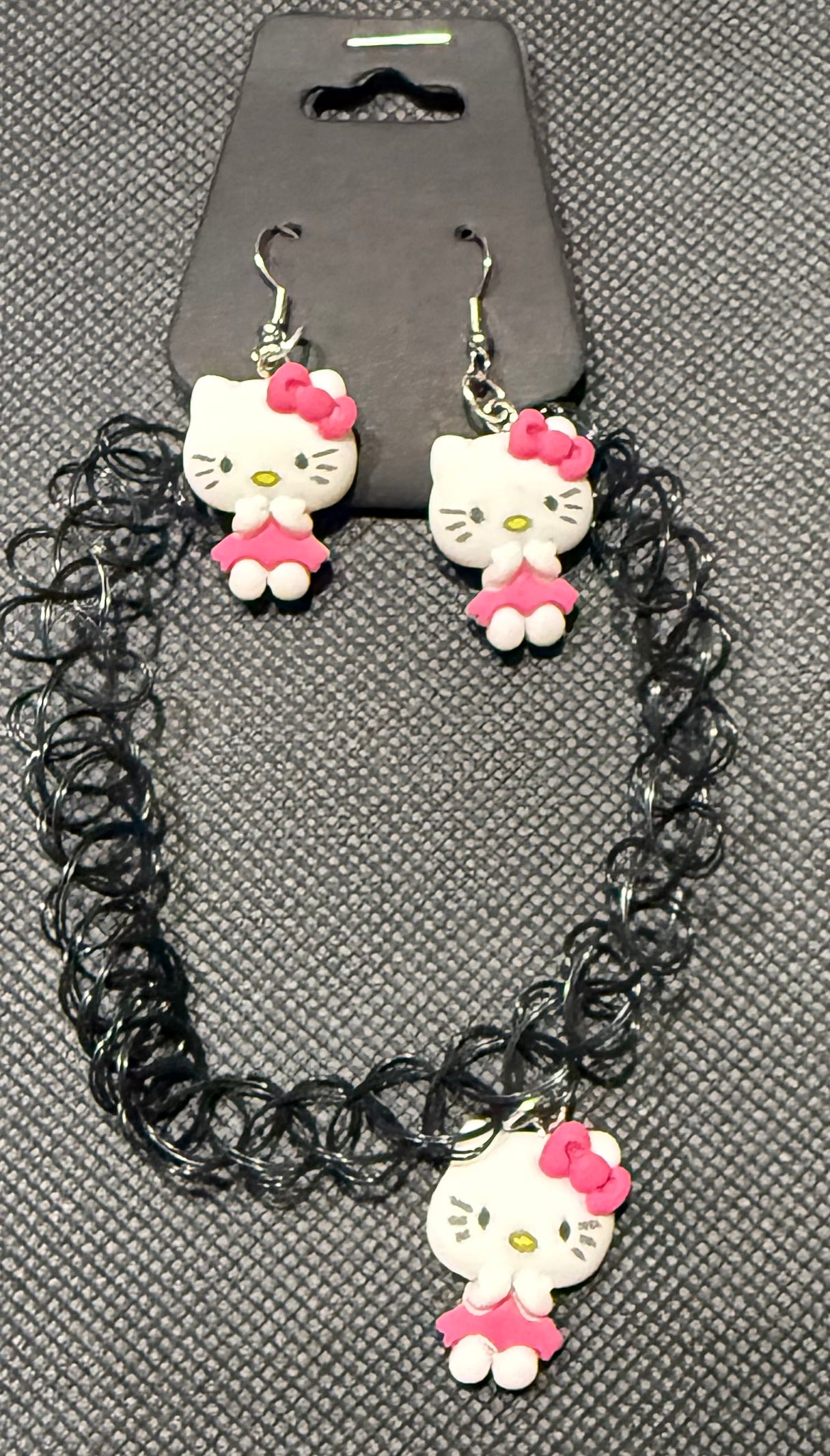 Hello kitty set earrings and chocker