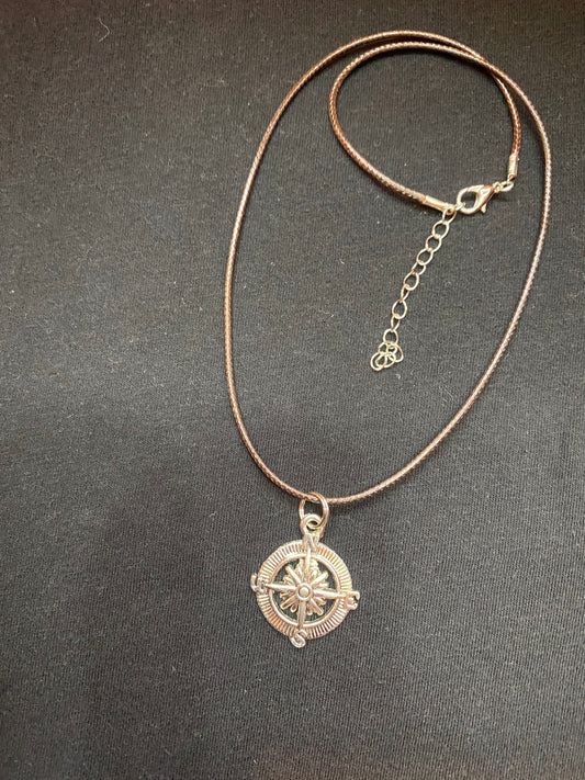 Brújula necklace edition