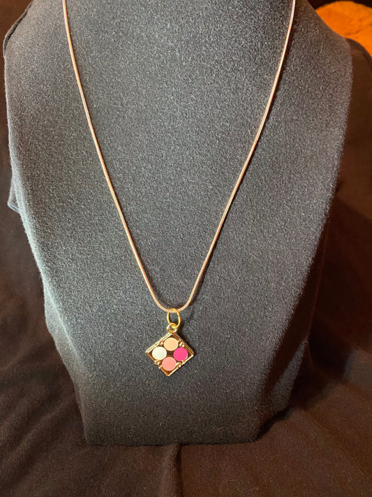 Eyeshadow necklace